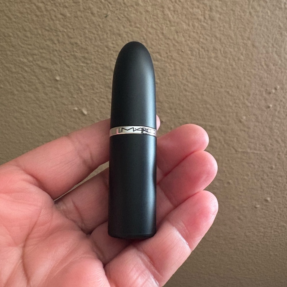 MAC Cosmetics Satin Lipstick - Sleek Satin in Peach ๐ 836 FLESHPOT Brand New - Picture 9 of 15